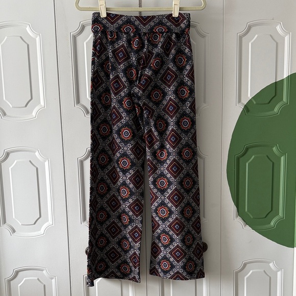 Geometric Patterned Flowy Pants - Picture 4 of 6